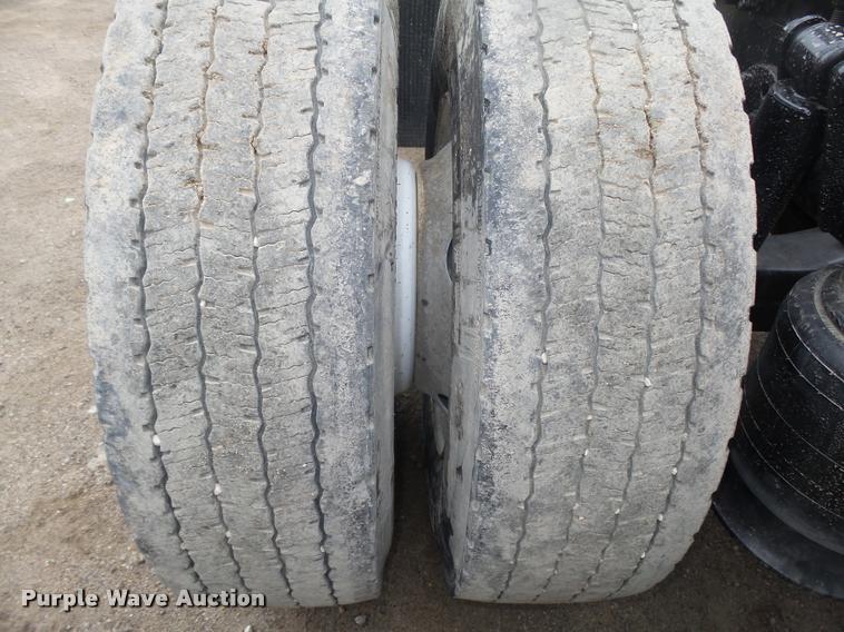 image for item DA0672 2006 Sterling AT9500 semi truck