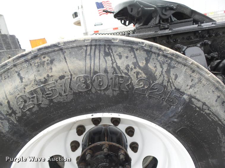 image for item DA0672 2006 Sterling AT9500 semi truck