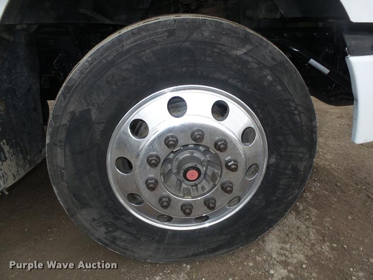 image for item DA0672 2006 Sterling AT9500 semi truck