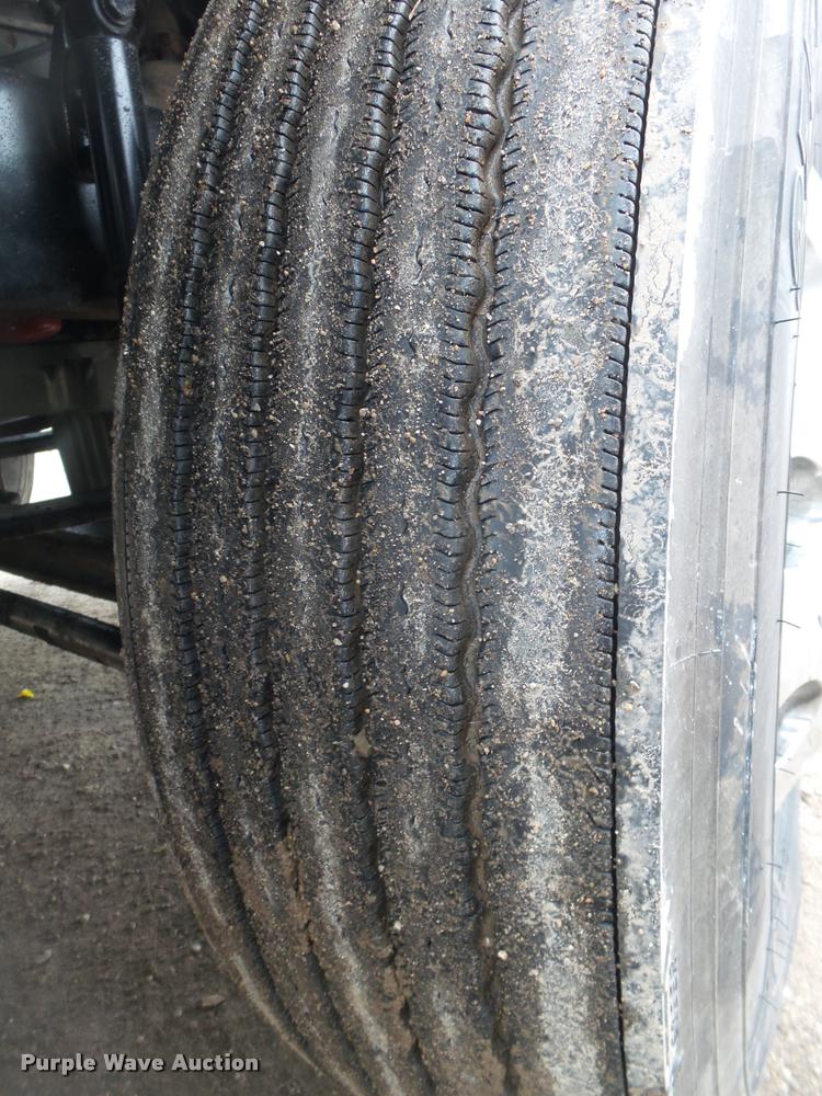 image for item DA0672 2006 Sterling AT9500 semi truck