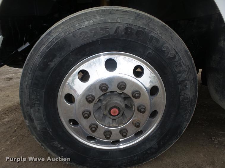 image for item DA0672 2006 Sterling AT9500 semi truck