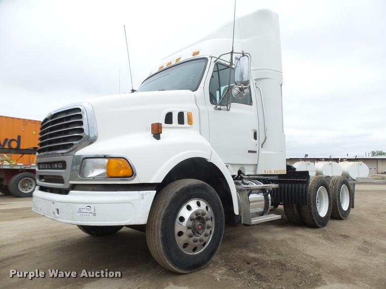image for item DA0673 2006 Sterling AT9500 semi truck