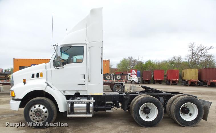 image for item DA0673 2006 Sterling AT9500 semi truck