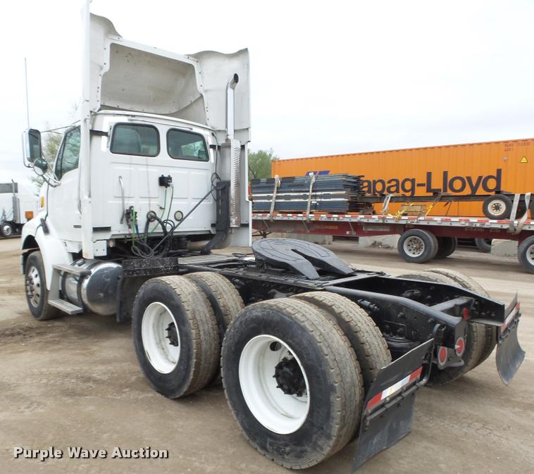 image for item DA0673 2006 Sterling AT9500 semi truck