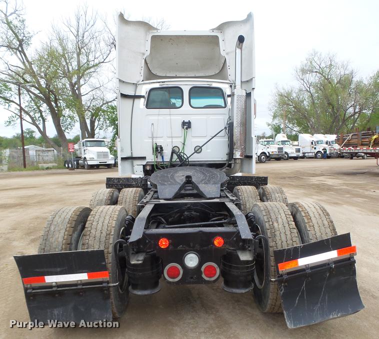 image for item DA0673 2006 Sterling AT9500 semi truck