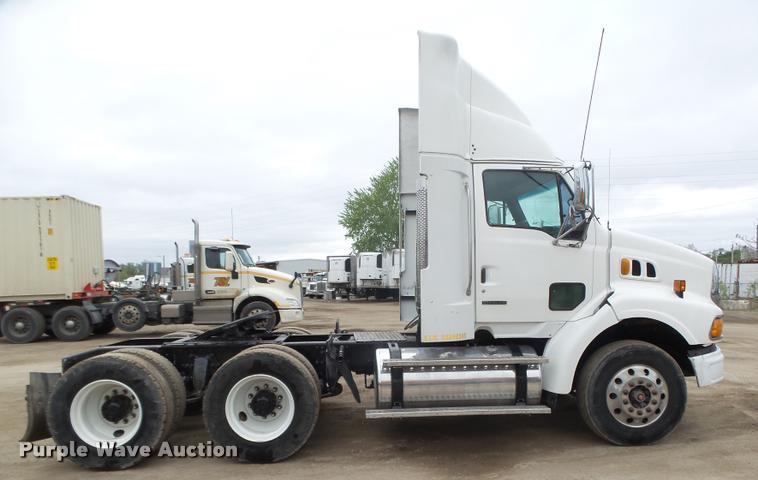 image for item DA0673 2006 Sterling AT9500 semi truck