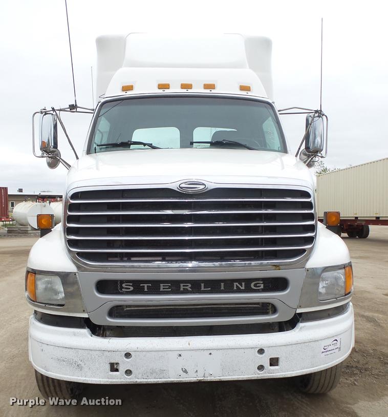 image for item DA0673 2006 Sterling AT9500 semi truck