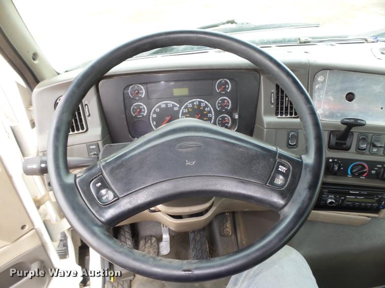 image for item DA0673 2006 Sterling AT9500 semi truck
