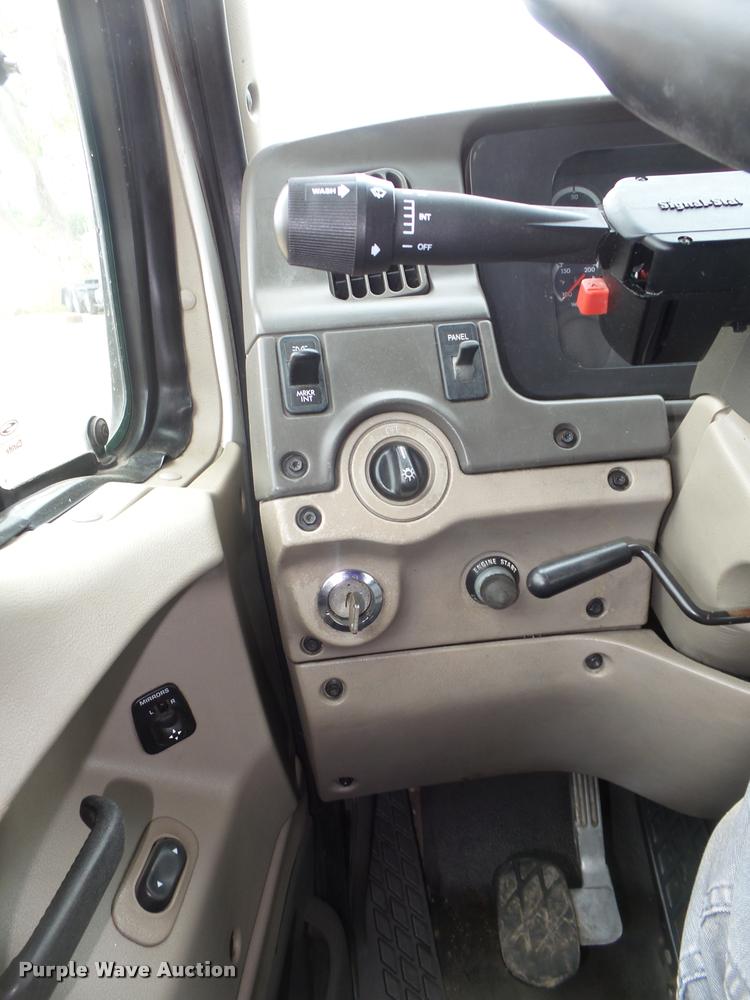 image for item DA0673 2006 Sterling AT9500 semi truck