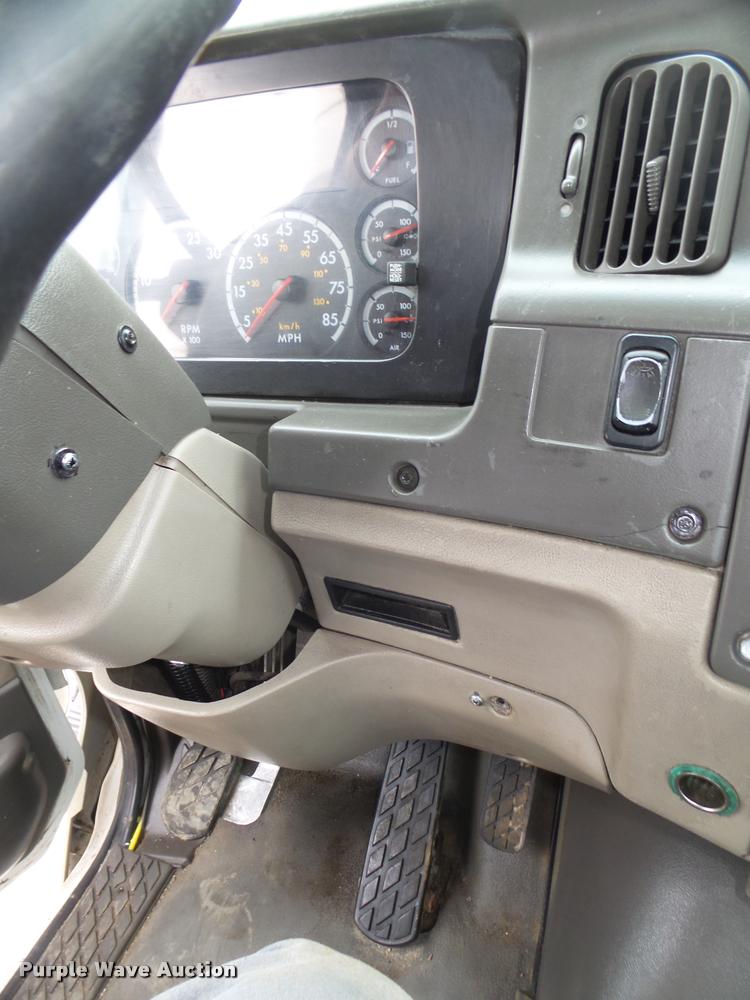 image for item DA0673 2006 Sterling AT9500 semi truck