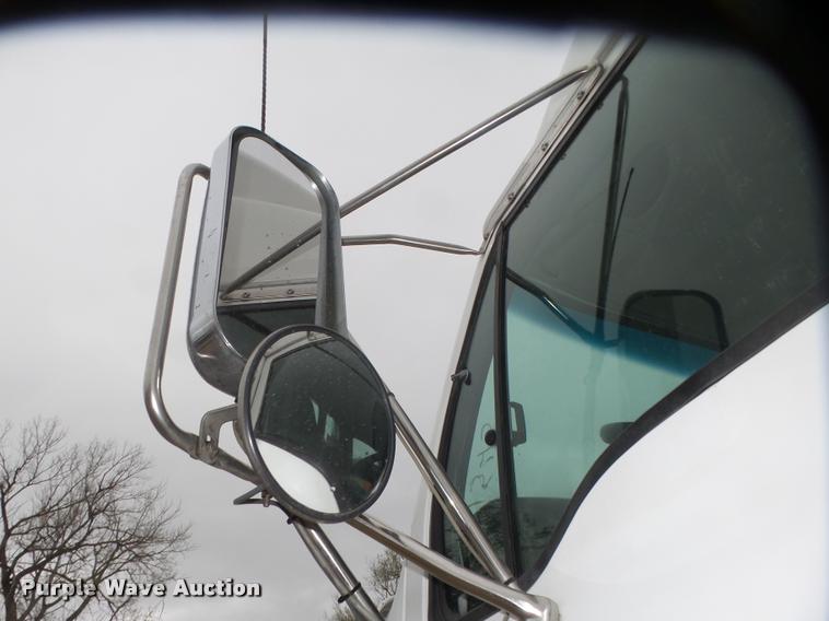 image for item DA0673 2006 Sterling AT9500 semi truck