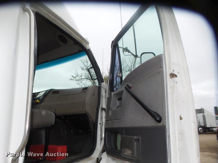 image for item DA0673 2006 Sterling AT9500 semi truck