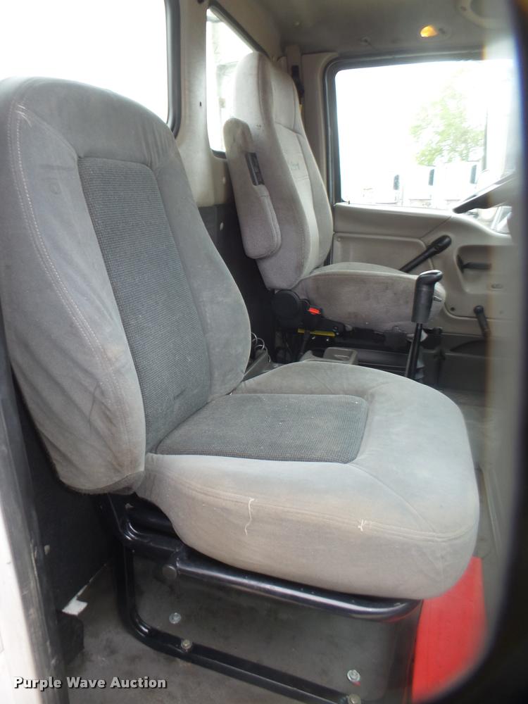 image for item DA0673 2006 Sterling AT9500 semi truck