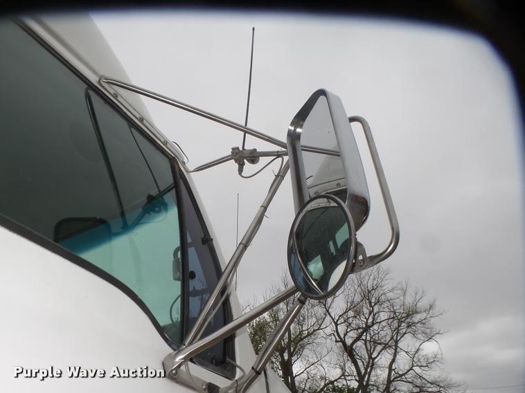 image for item DA0673 2006 Sterling AT9500 semi truck