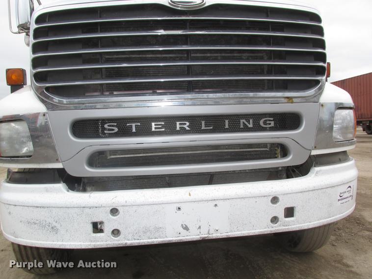 image for item DA0673 2006 Sterling AT9500 semi truck