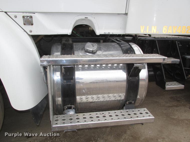 image for item DA0673 2006 Sterling AT9500 semi truck