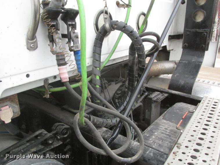 image for item DA0673 2006 Sterling AT9500 semi truck