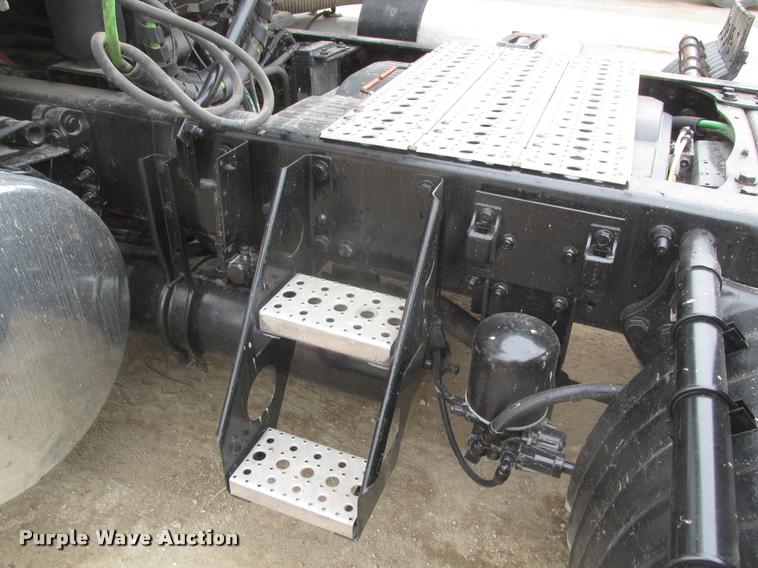 image for item DA0673 2006 Sterling AT9500 semi truck