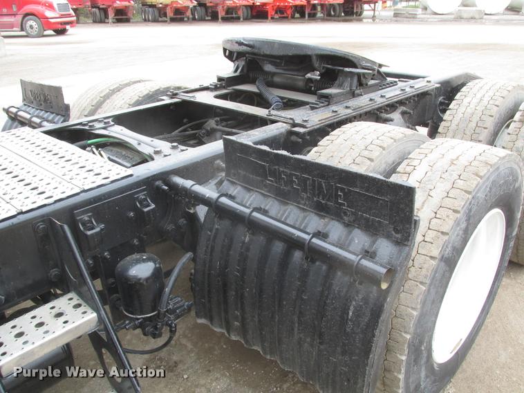 image for item DA0673 2006 Sterling AT9500 semi truck