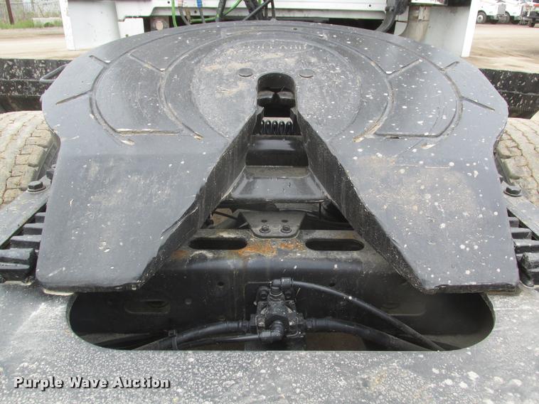 image for item DA0673 2006 Sterling AT9500 semi truck