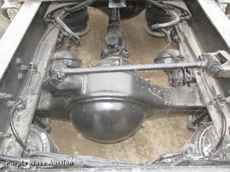 image for item DA0673 2006 Sterling AT9500 semi truck