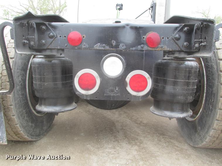 image for item DA0673 2006 Sterling AT9500 semi truck