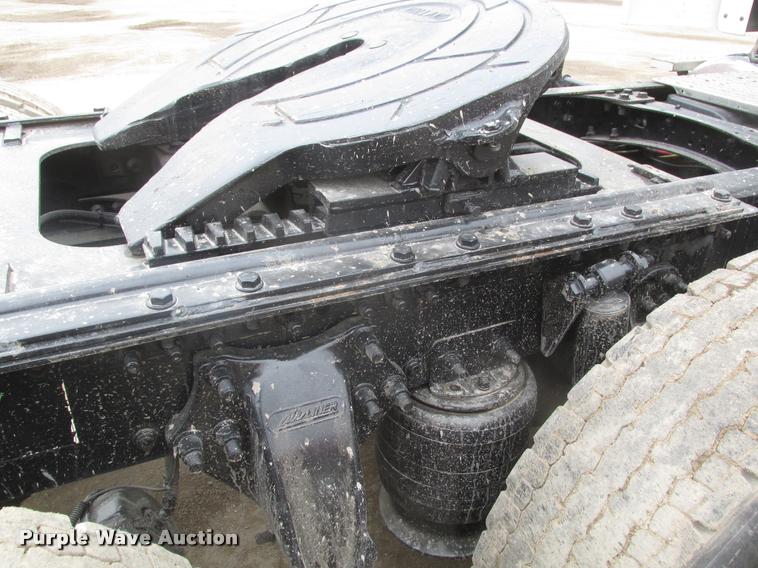 image for item DA0673 2006 Sterling AT9500 semi truck