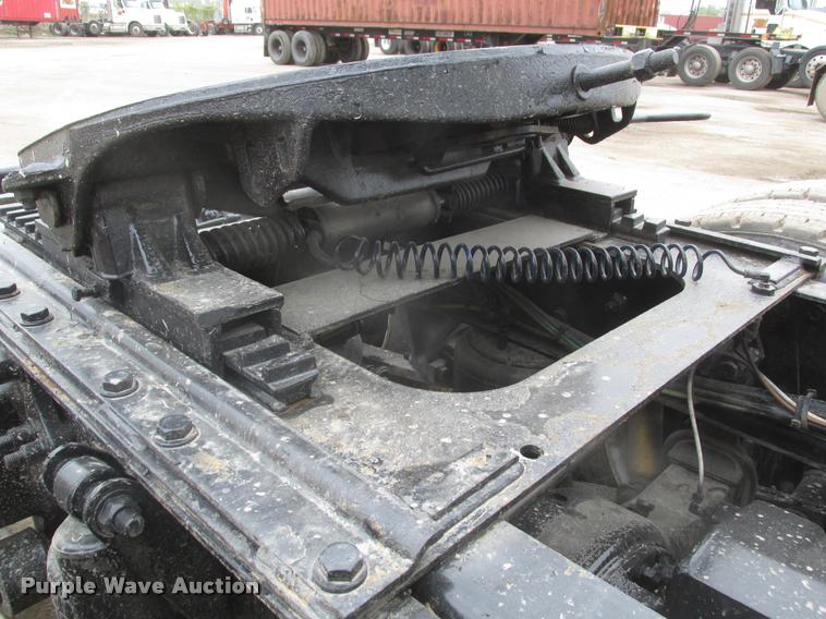 image for item DA0673 2006 Sterling AT9500 semi truck