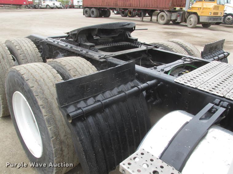 image for item DA0673 2006 Sterling AT9500 semi truck