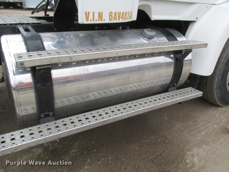 image for item DA0673 2006 Sterling AT9500 semi truck