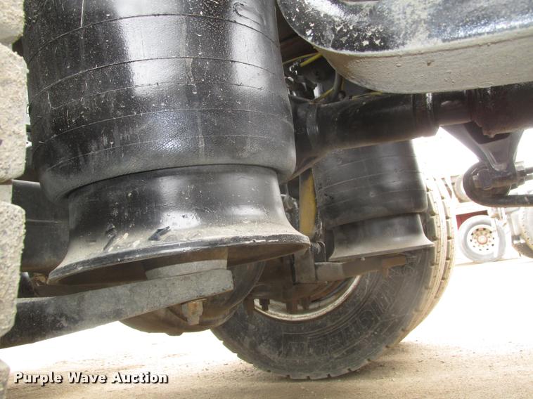 image for item DA0673 2006 Sterling AT9500 semi truck