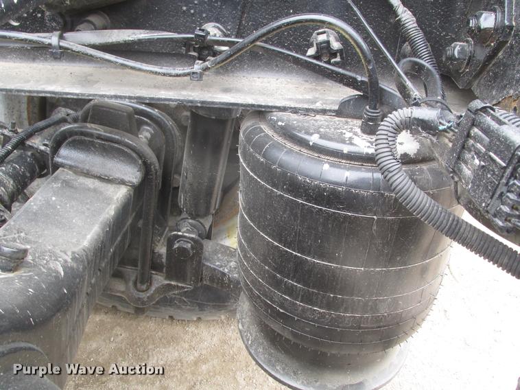 image for item DA0673 2006 Sterling AT9500 semi truck