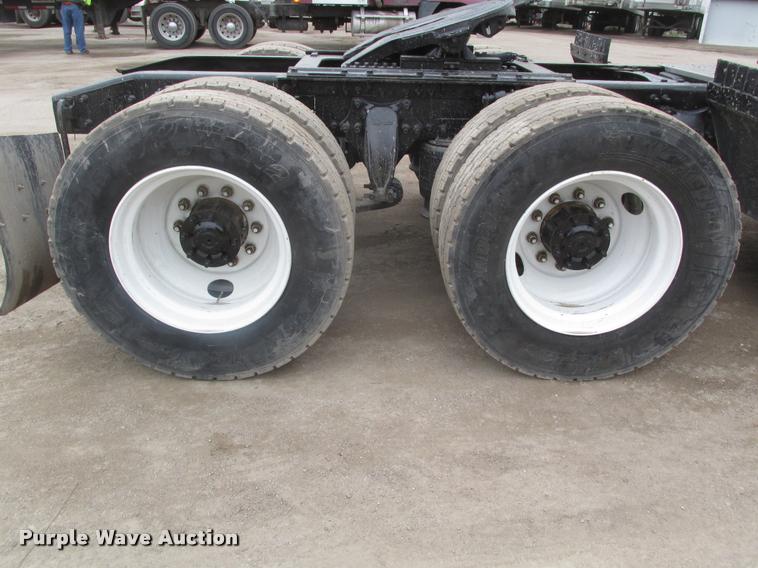 image for item DA0673 2006 Sterling AT9500 semi truck