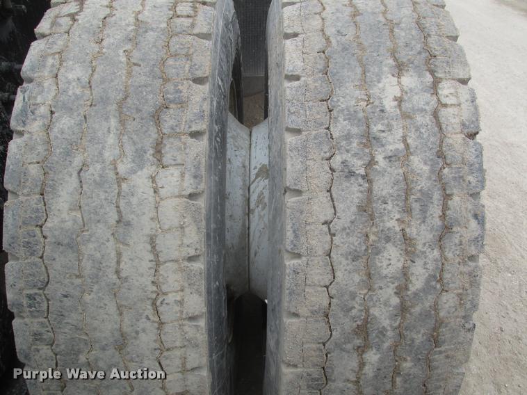 image for item DA0673 2006 Sterling AT9500 semi truck