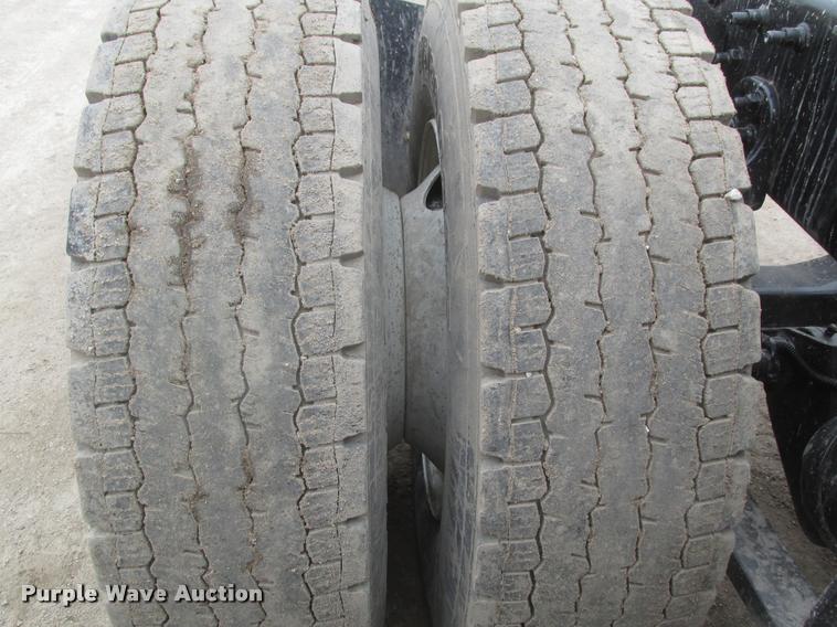 image for item DA0673 2006 Sterling AT9500 semi truck