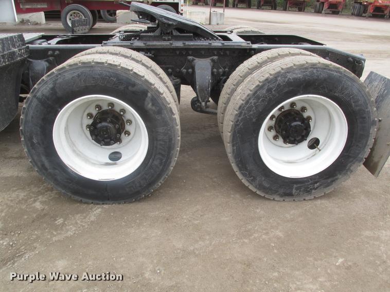 image for item DA0673 2006 Sterling AT9500 semi truck