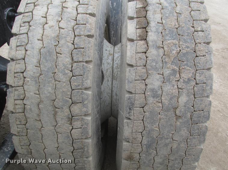 image for item DA0673 2006 Sterling AT9500 semi truck