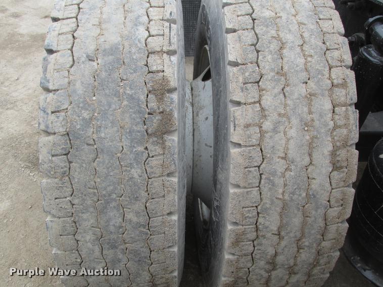 image for item DA0673 2006 Sterling AT9500 semi truck