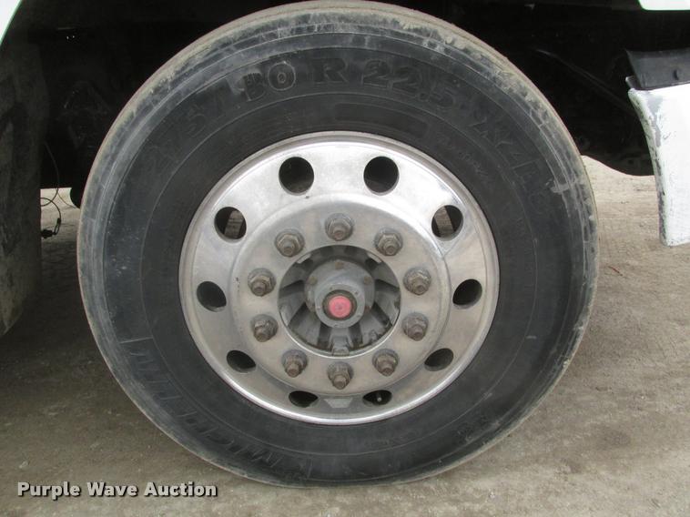 image for item DA0673 2006 Sterling AT9500 semi truck