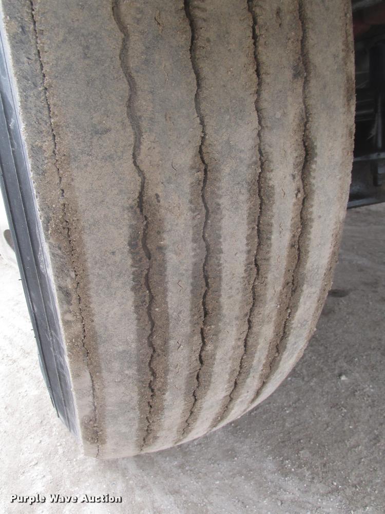 image for item DA0673 2006 Sterling AT9500 semi truck