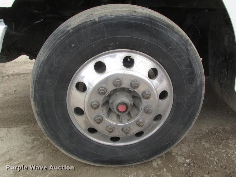 image for item DA0673 2006 Sterling AT9500 semi truck