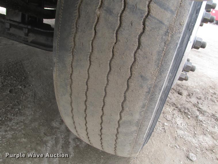 image for item DA0673 2006 Sterling AT9500 semi truck