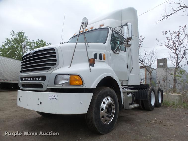 image for item DA0674 2006 Sterling AT9500 semi truck