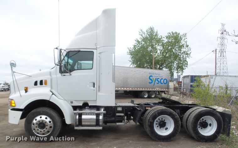 image for item DA0674 2006 Sterling AT9500 semi truck