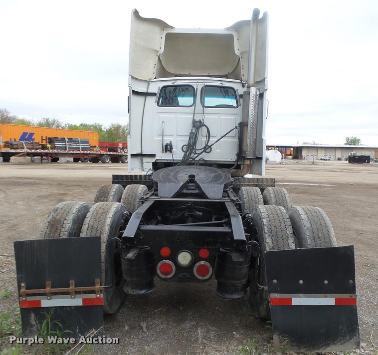 image for item DA0674 2006 Sterling AT9500 semi truck