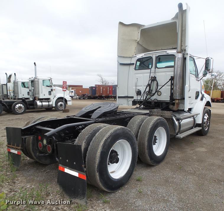 image for item DA0674 2006 Sterling AT9500 semi truck