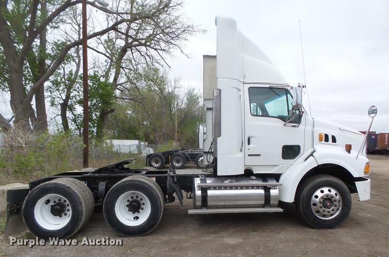 image for item DA0674 2006 Sterling AT9500 semi truck