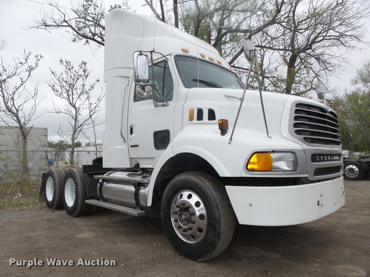 image for item DA0674 2006 Sterling AT9500 semi truck