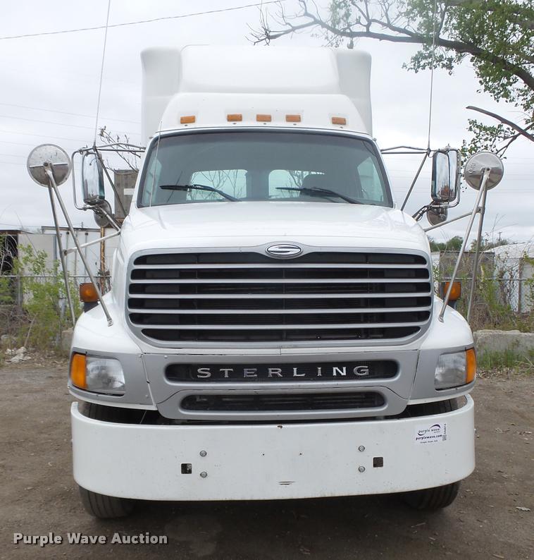image for item DA0674 2006 Sterling AT9500 semi truck