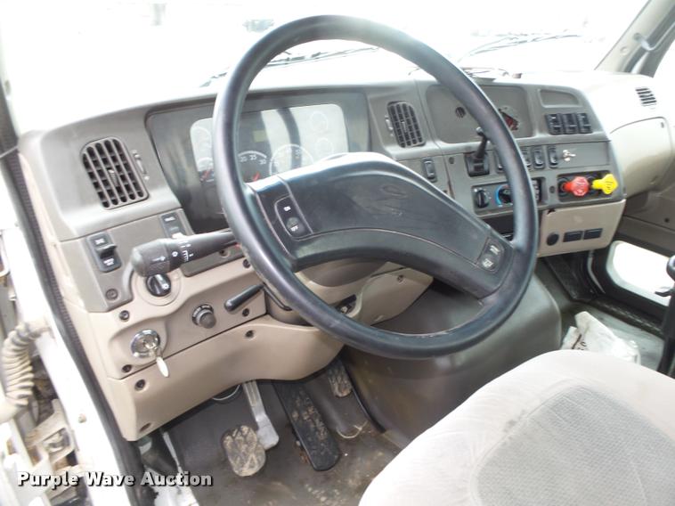 image for item DA0674 2006 Sterling AT9500 semi truck